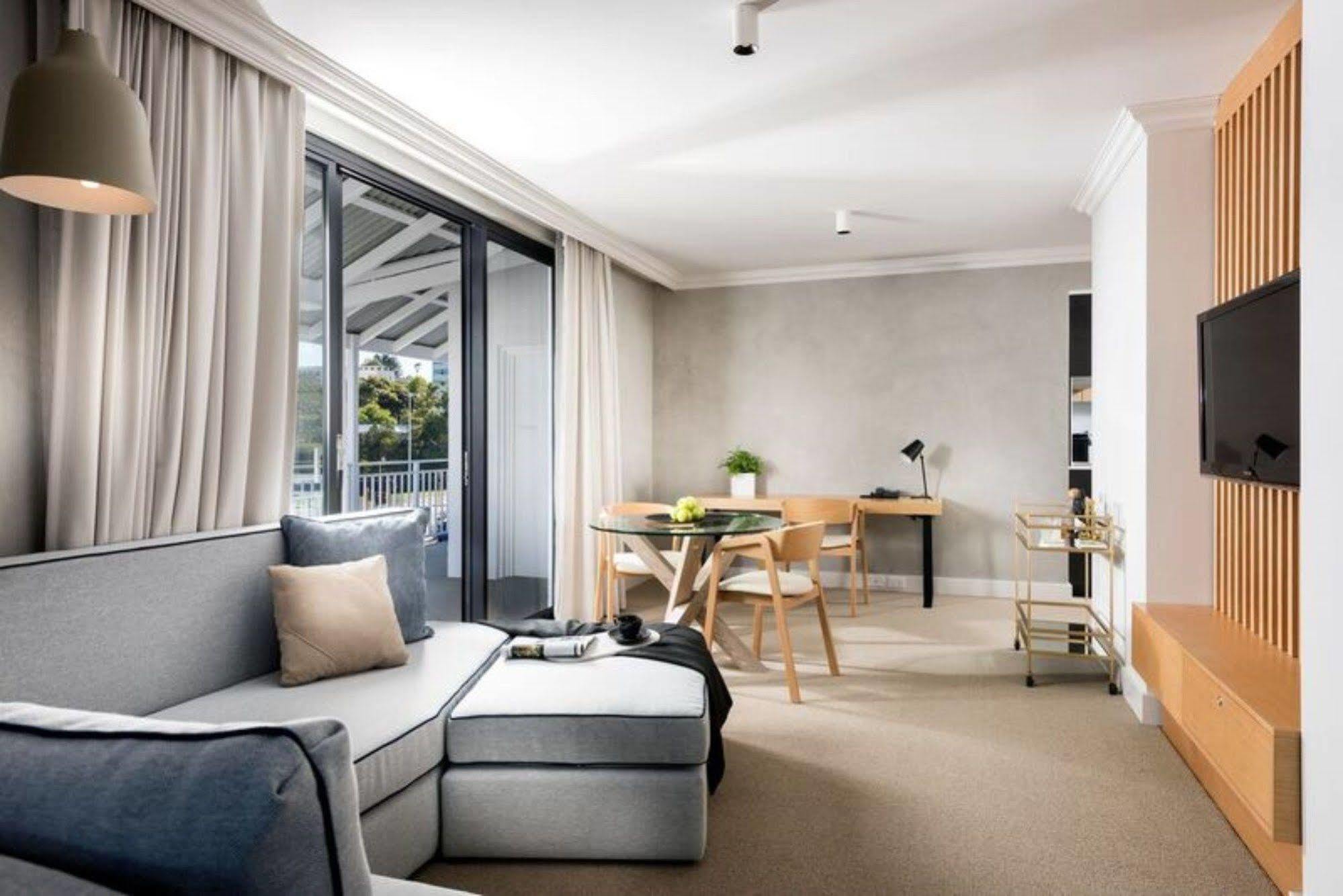 Aparthotel Tradewinds And 4*